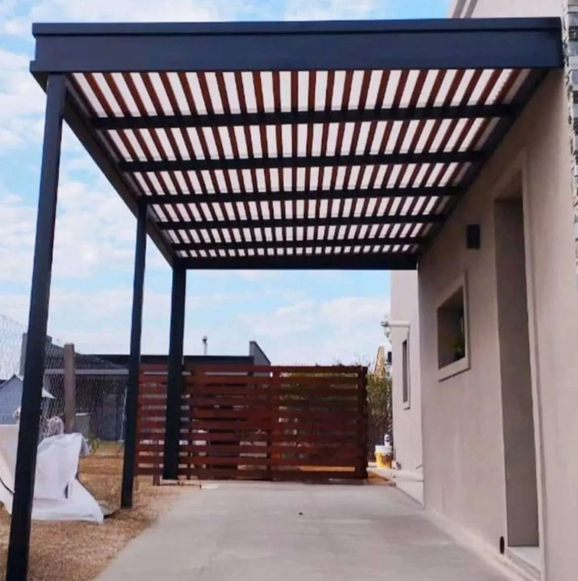 Pérgola de hierro con diseño personalizado en Haedo